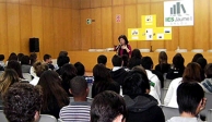 L’escriptora Ana Alcolea visita l’Institut Jaume I de Salou